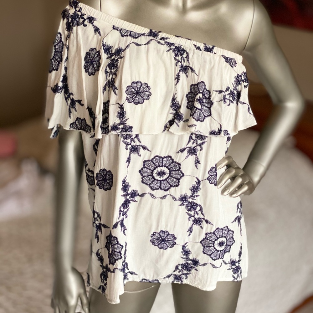 One Shoulder Ruffle Top - Picture 5 of 10